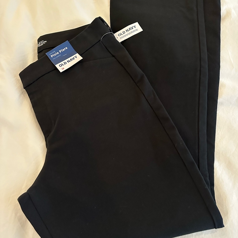 New with tags, black Pixie flare old navy pants.